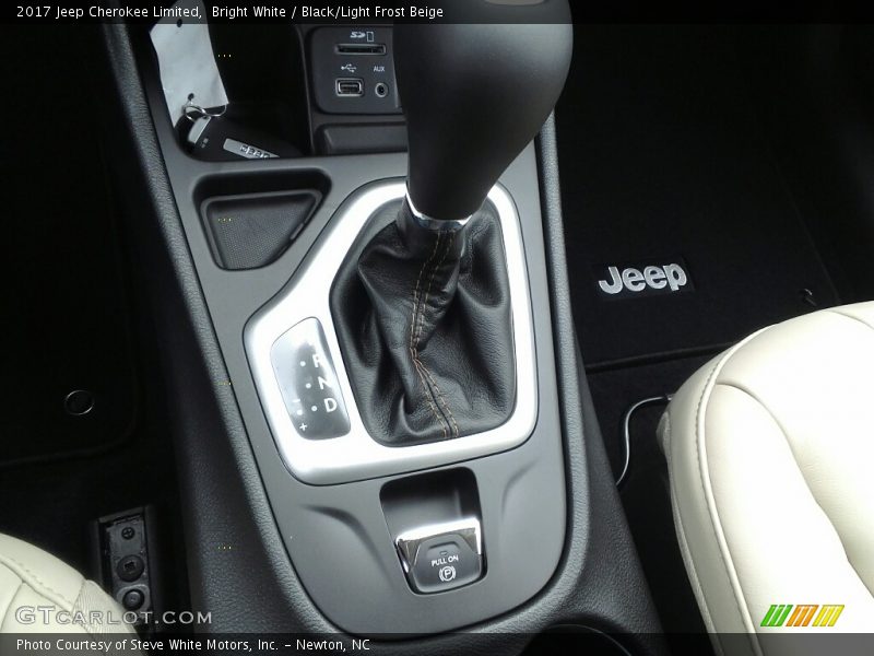 Bright White / Black/Light Frost Beige 2017 Jeep Cherokee Limited