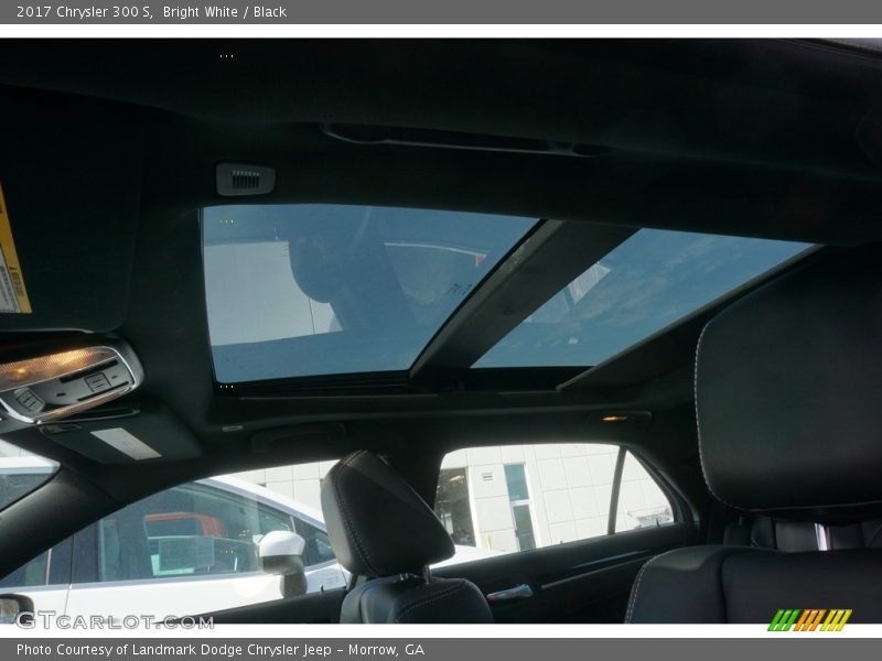 Bright White / Black 2017 Chrysler 300 S
