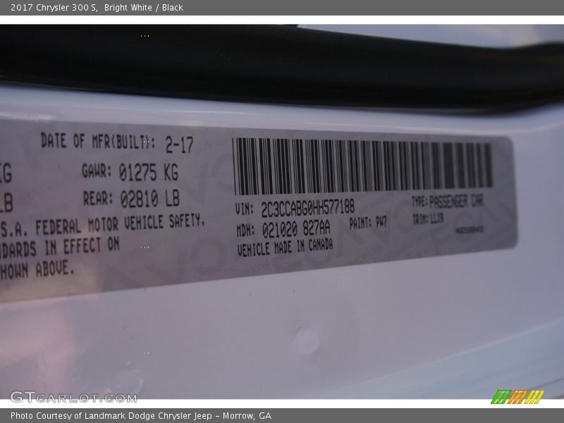 Bright White / Black 2017 Chrysler 300 S