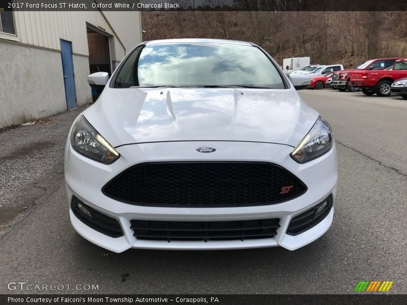 Oxford White / Charcoal Black 2017 Ford Focus ST Hatch