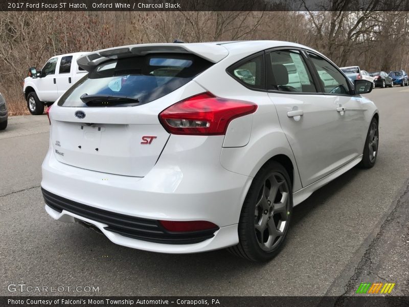 Oxford White / Charcoal Black 2017 Ford Focus ST Hatch