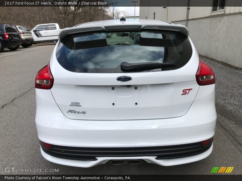 Oxford White / Charcoal Black 2017 Ford Focus ST Hatch