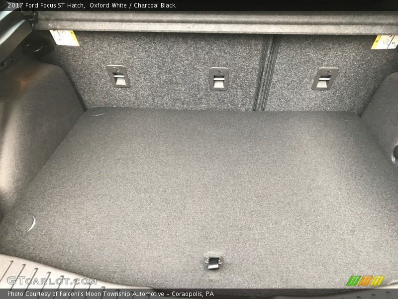 Oxford White / Charcoal Black 2017 Ford Focus ST Hatch