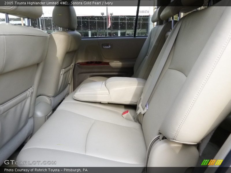 Sonora Gold Pearl / Ivory 2005 Toyota Highlander Limited 4WD