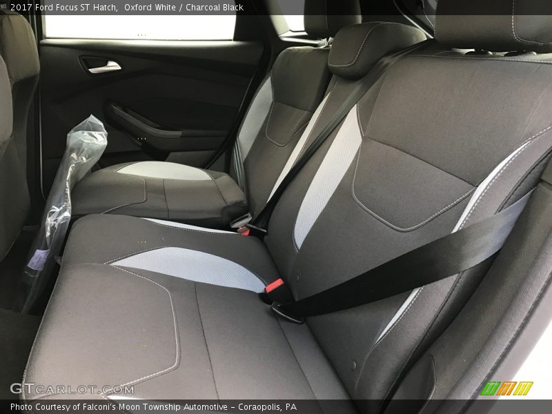 Oxford White / Charcoal Black 2017 Ford Focus ST Hatch