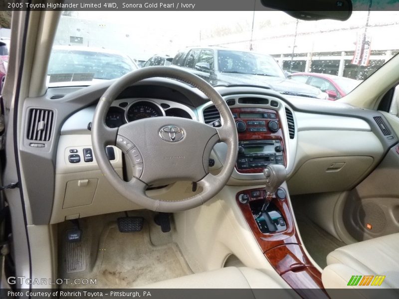 Sonora Gold Pearl / Ivory 2005 Toyota Highlander Limited 4WD