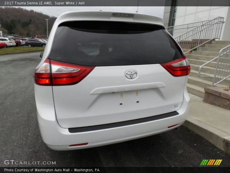 Super White / Ash 2017 Toyota Sienna LE AWD