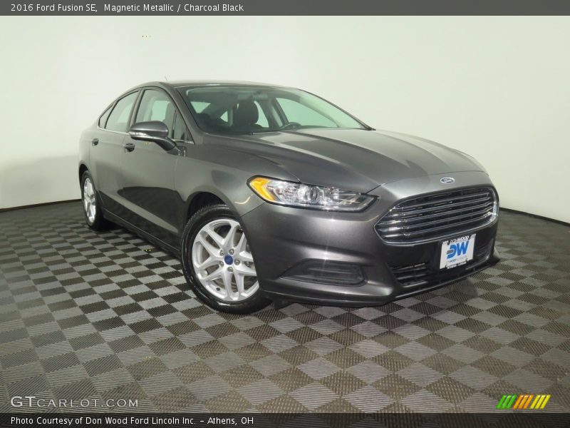 Magnetic Metallic / Charcoal Black 2016 Ford Fusion SE