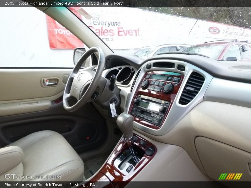 Sonora Gold Pearl / Ivory 2005 Toyota Highlander Limited 4WD