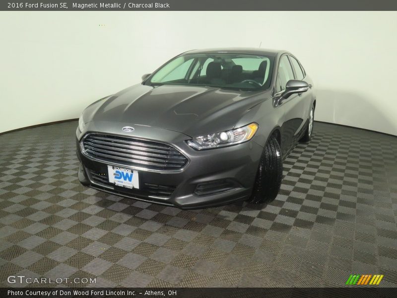 Magnetic Metallic / Charcoal Black 2016 Ford Fusion SE