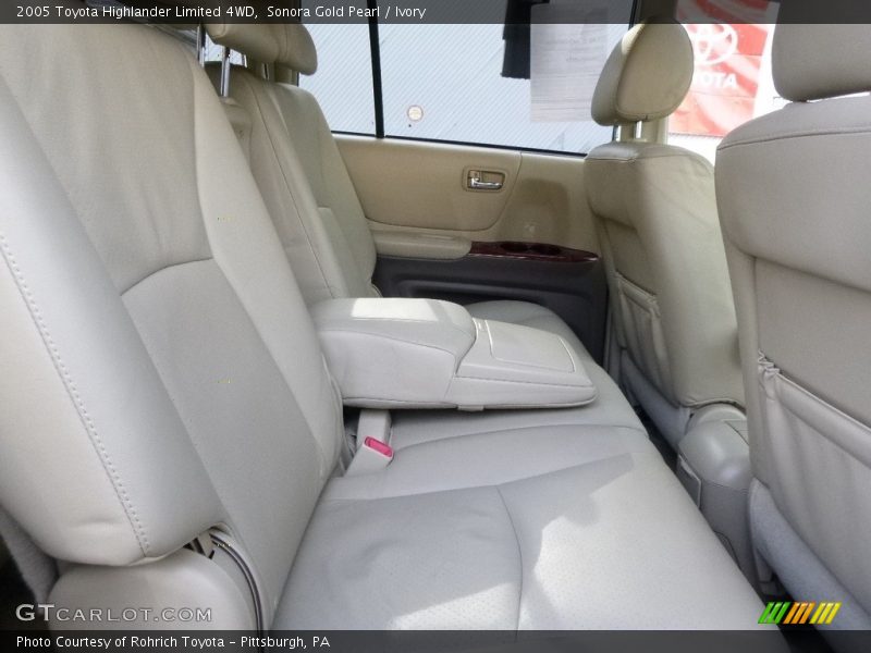 Sonora Gold Pearl / Ivory 2005 Toyota Highlander Limited 4WD