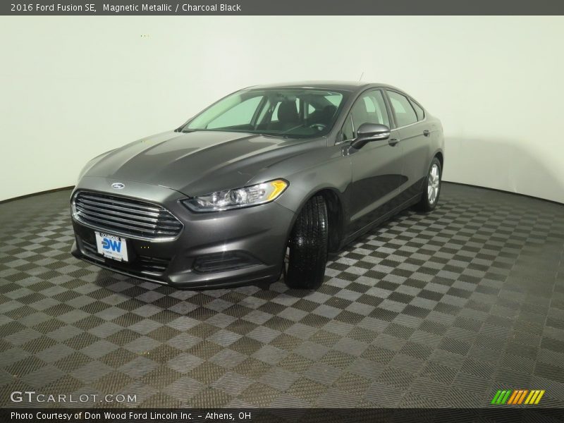 Magnetic Metallic / Charcoal Black 2016 Ford Fusion SE