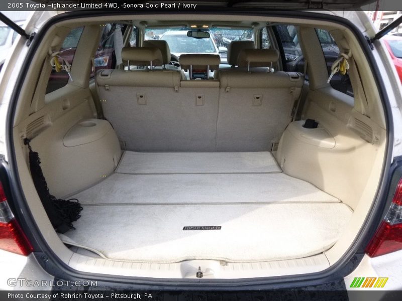 Sonora Gold Pearl / Ivory 2005 Toyota Highlander Limited 4WD