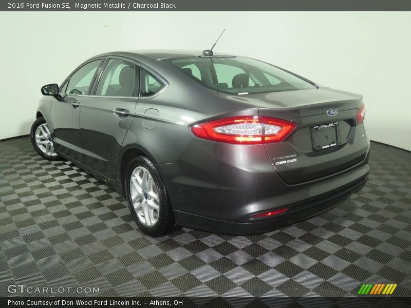 Magnetic Metallic / Charcoal Black 2016 Ford Fusion SE
