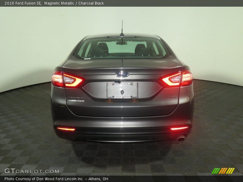 Magnetic Metallic / Charcoal Black 2016 Ford Fusion SE