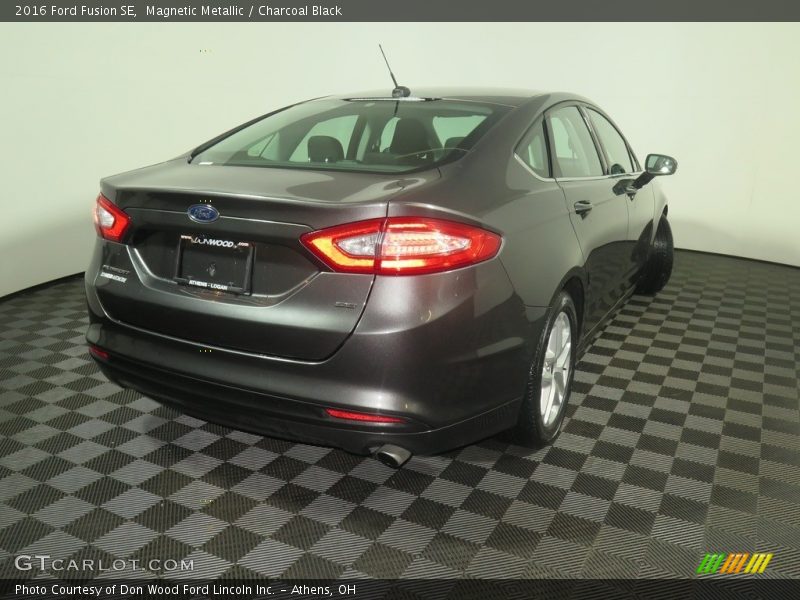 Magnetic Metallic / Charcoal Black 2016 Ford Fusion SE