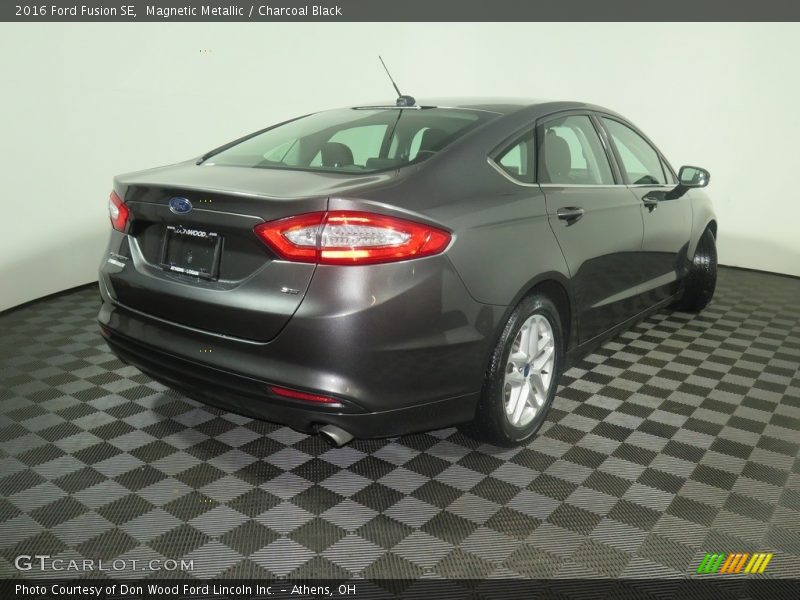 Magnetic Metallic / Charcoal Black 2016 Ford Fusion SE