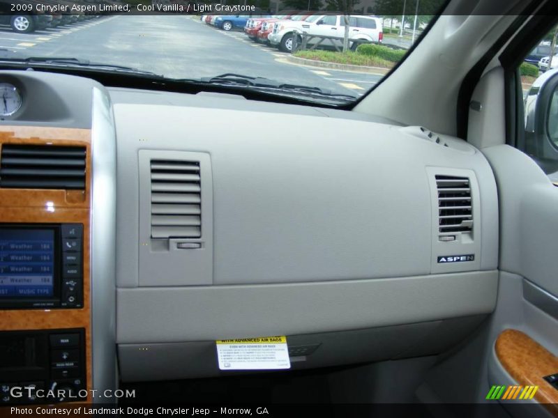 Cool Vanilla / Light Graystone 2009 Chrysler Aspen Limited