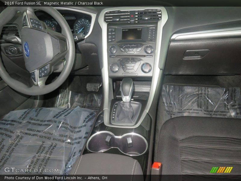 Magnetic Metallic / Charcoal Black 2016 Ford Fusion SE