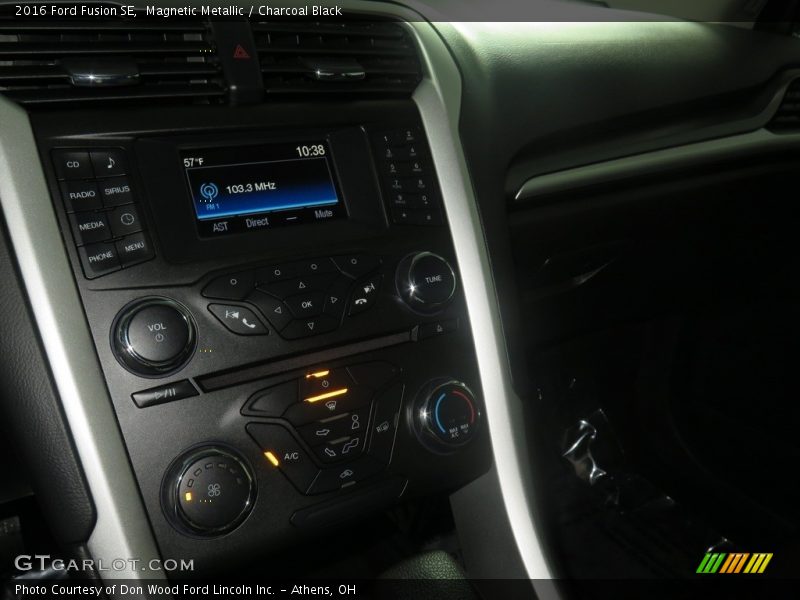 Magnetic Metallic / Charcoal Black 2016 Ford Fusion SE