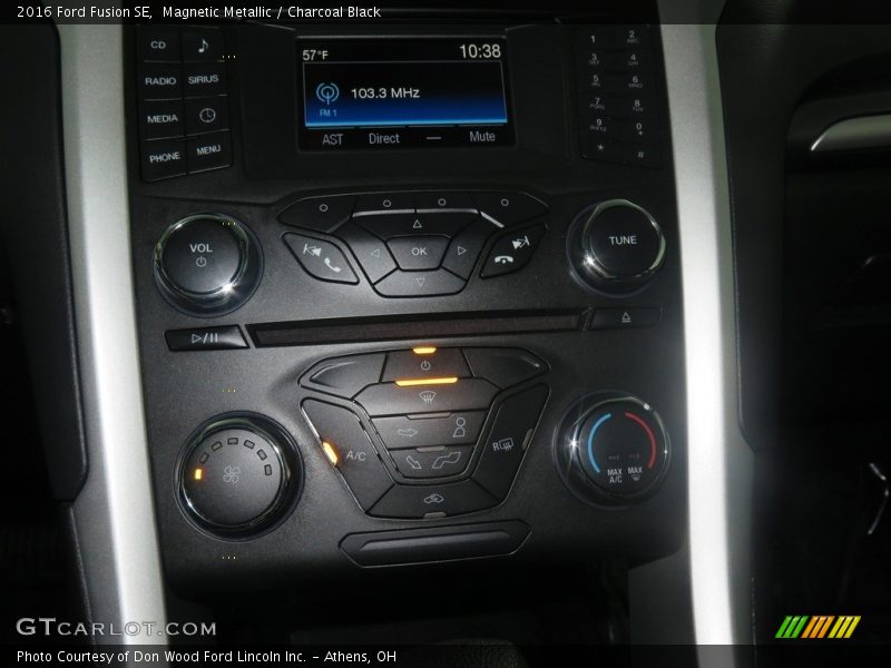 Magnetic Metallic / Charcoal Black 2016 Ford Fusion SE