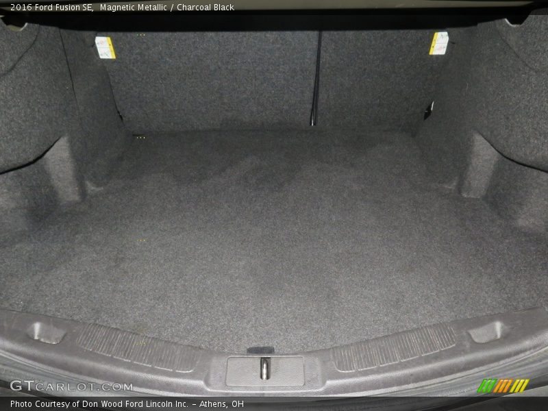 Magnetic Metallic / Charcoal Black 2016 Ford Fusion SE