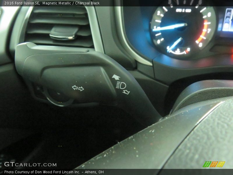Magnetic Metallic / Charcoal Black 2016 Ford Fusion SE