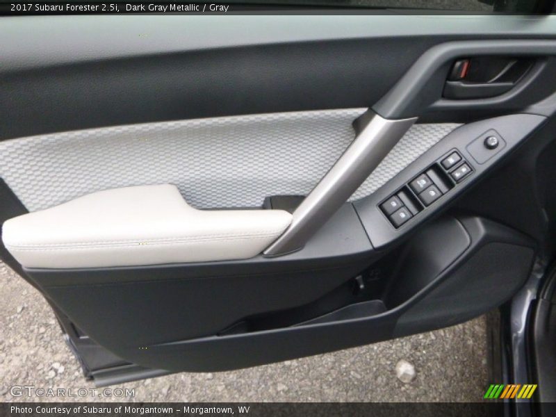 Dark Gray Metallic / Gray 2017 Subaru Forester 2.5i