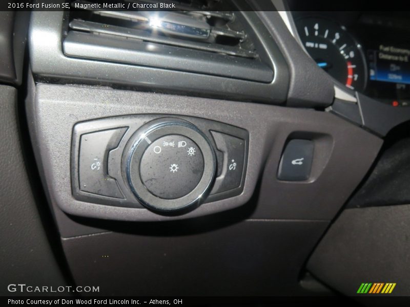 Magnetic Metallic / Charcoal Black 2016 Ford Fusion SE