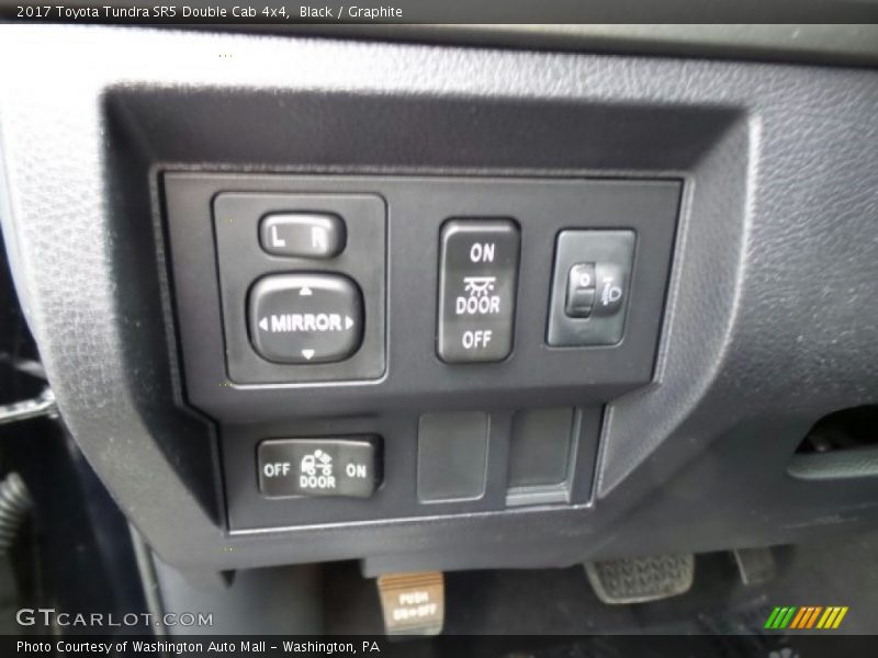 Black / Graphite 2017 Toyota Tundra SR5 Double Cab 4x4