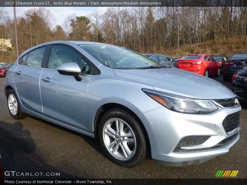 Front 3/4 View of 2017 Cruze LT