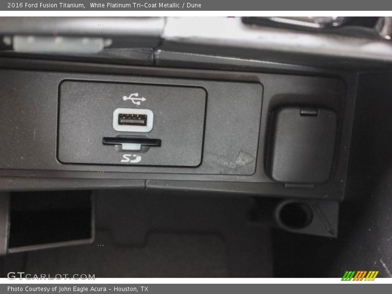 White Platinum Tri-Coat Metallic / Dune 2016 Ford Fusion Titanium
