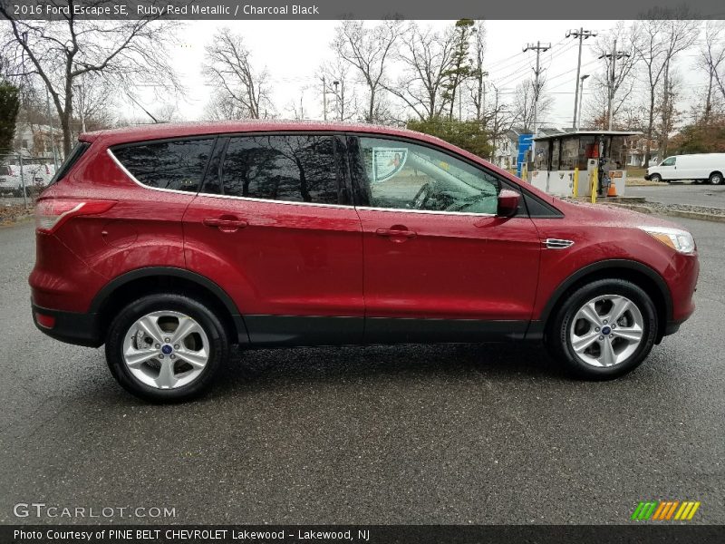Ruby Red Metallic / Charcoal Black 2016 Ford Escape SE