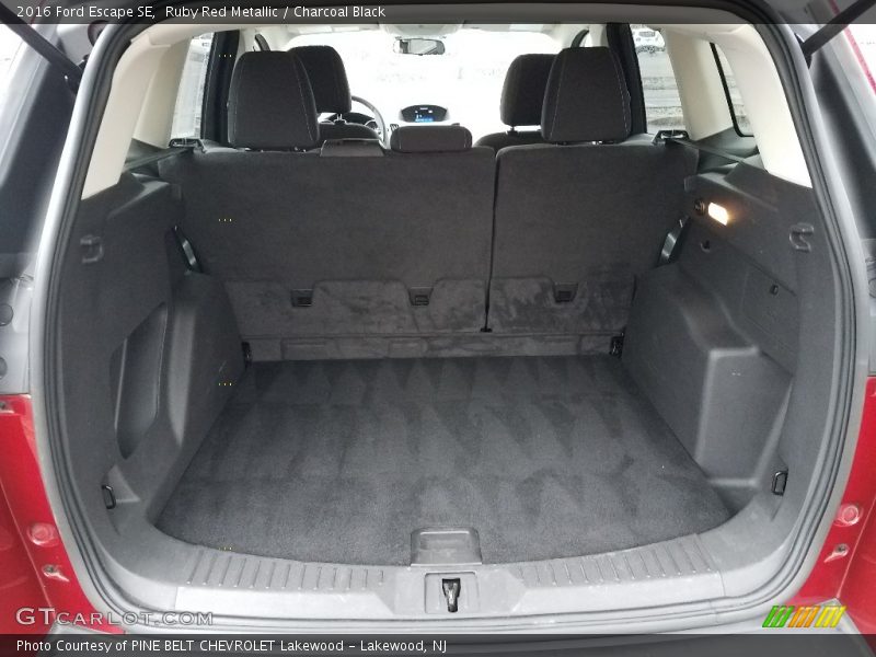 Ruby Red Metallic / Charcoal Black 2016 Ford Escape SE