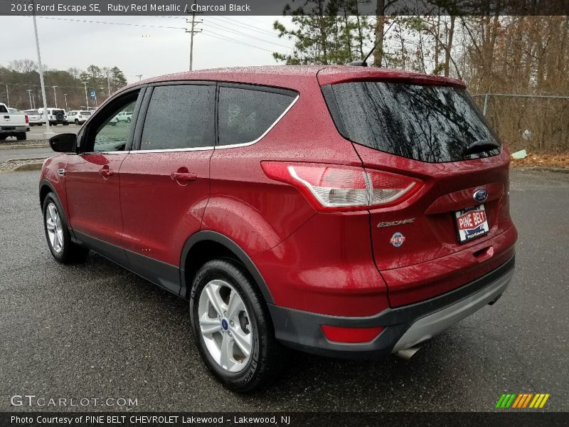 Ruby Red Metallic / Charcoal Black 2016 Ford Escape SE