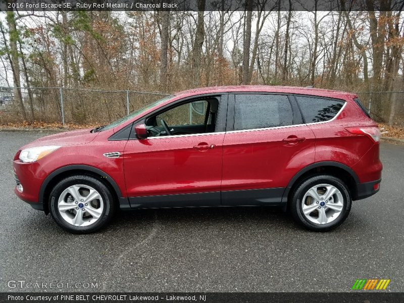 Ruby Red Metallic / Charcoal Black 2016 Ford Escape SE