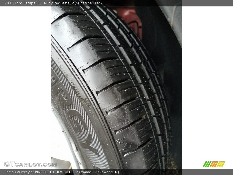 Ruby Red Metallic / Charcoal Black 2016 Ford Escape SE