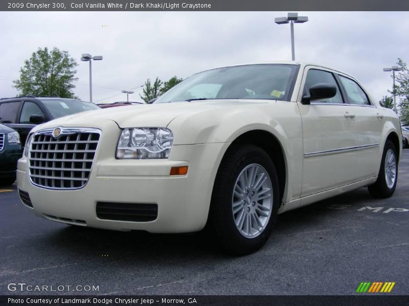 Cool Vanilla White / Dark Khaki/Light Graystone 2009 Chrysler 300