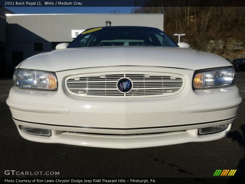 White / Medium Gray 2001 Buick Regal LS