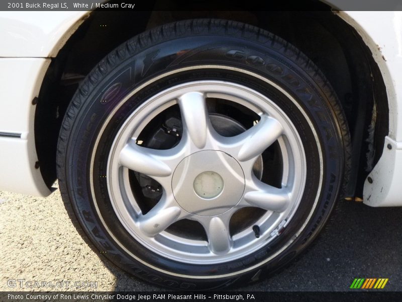 White / Medium Gray 2001 Buick Regal LS