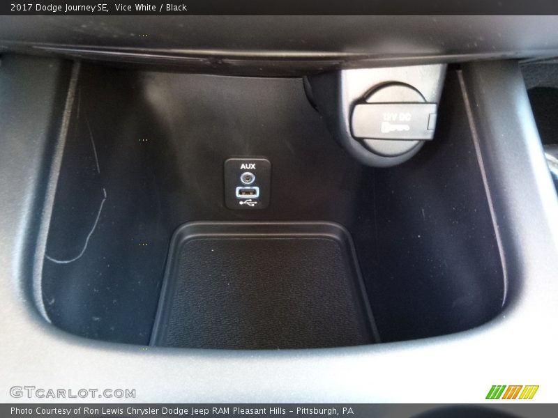Vice White / Black 2017 Dodge Journey SE