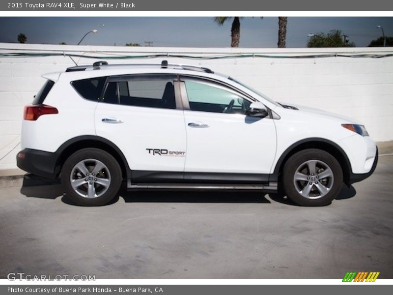 Super White / Black 2015 Toyota RAV4 XLE
