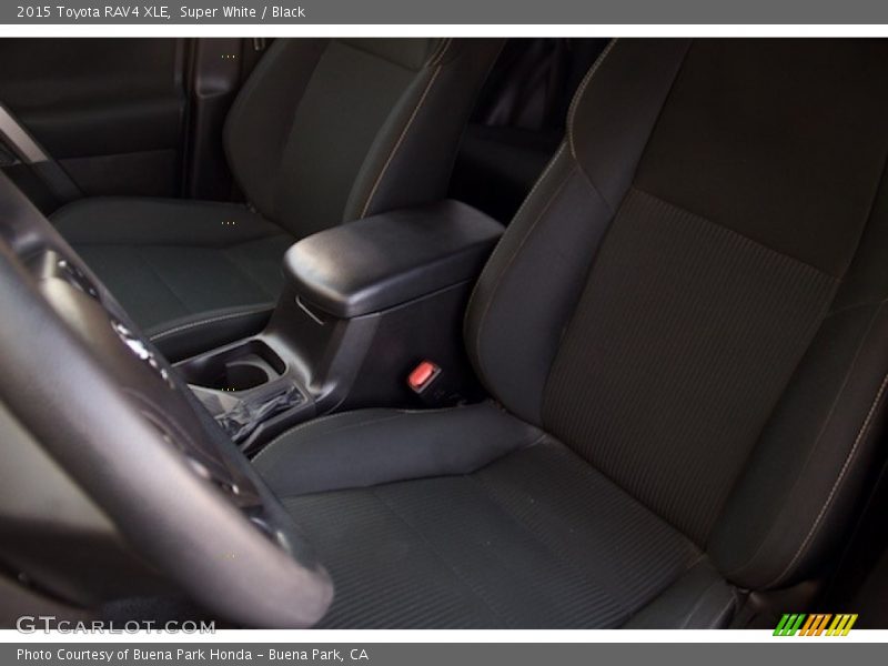 Super White / Black 2015 Toyota RAV4 XLE