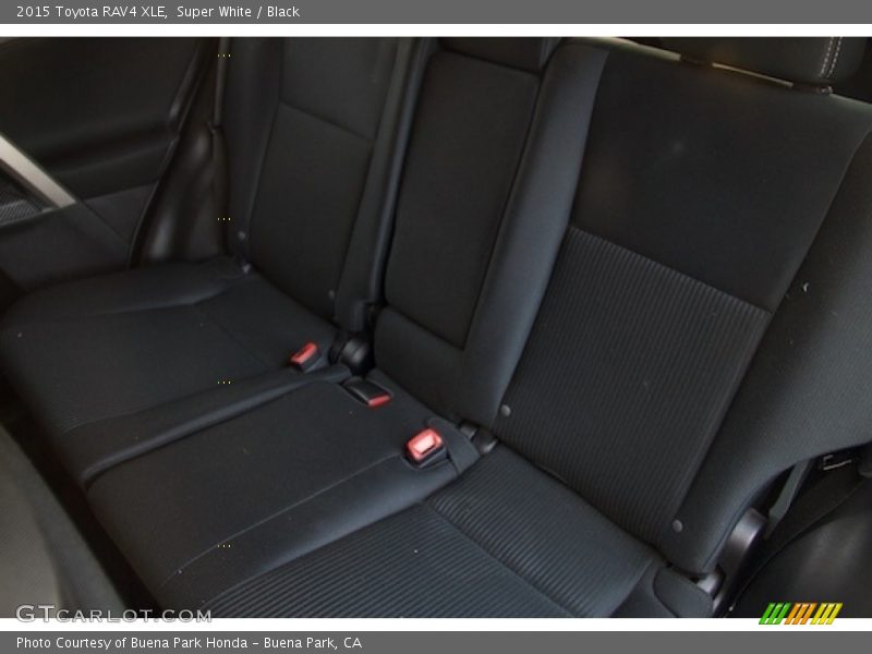Super White / Black 2015 Toyota RAV4 XLE