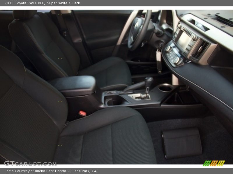 Super White / Black 2015 Toyota RAV4 XLE