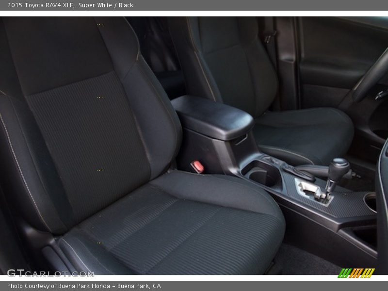 Super White / Black 2015 Toyota RAV4 XLE