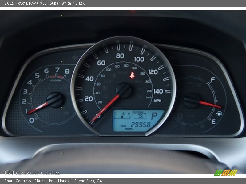Super White / Black 2015 Toyota RAV4 XLE