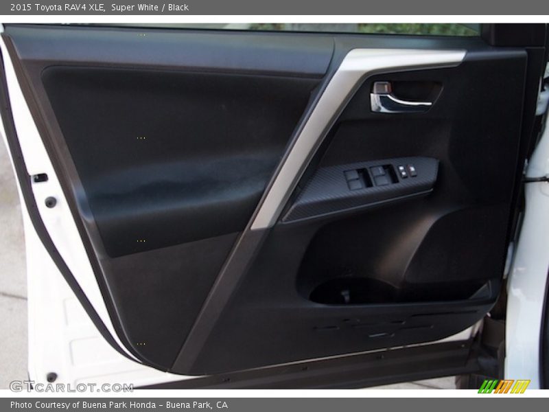 Super White / Black 2015 Toyota RAV4 XLE