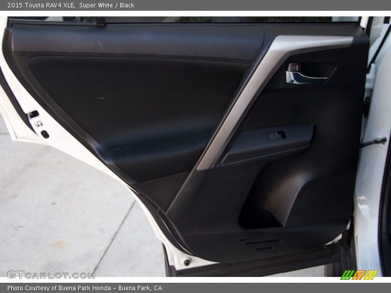 Super White / Black 2015 Toyota RAV4 XLE