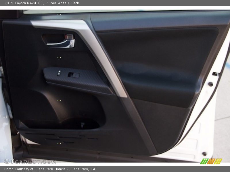 Super White / Black 2015 Toyota RAV4 XLE